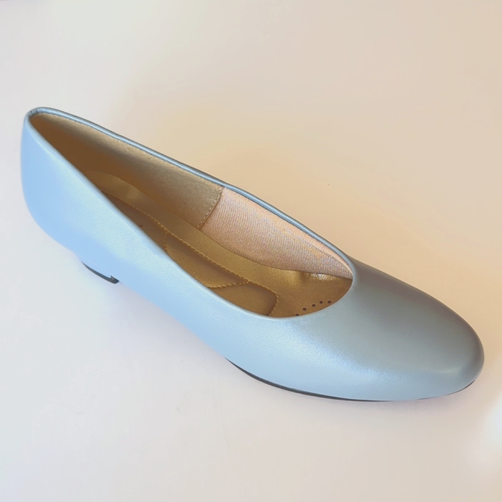 Soft Style Angel II Pearl Blue Kitten Heel Dress Shoes 8 Narrow